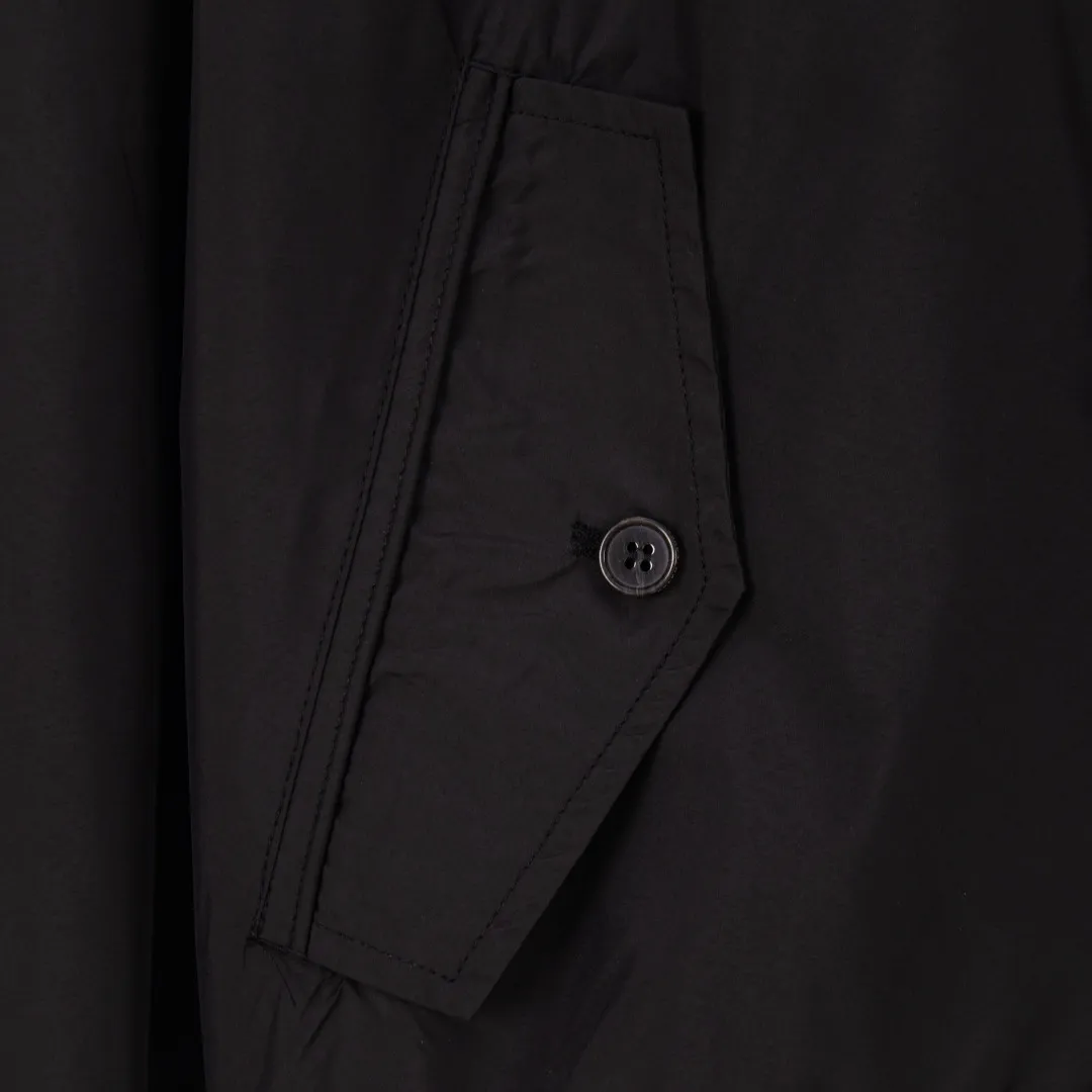 P360 zp version [exclusive supply] - Ralph Lauren/Ralph Lauren SS25 new double-layer windproof and water-repellent classic old cadre style light casual jacket - double-layer design, same color inside and outside S237 high-density micro-water-repellent craft fabric (100% T) ✅ | - Custom-woven double-layer rabbit velvet stitched thread, non-market misprinted mercerized cotton ✅ - Customized two-color webbing strip on the back collar, with zipper side pockets inside ✅ - POLO brand zipper, genuine leather zipper piece, dark and light two-color buttons ✅ - RL25SS new jacket fabric is made of lightweight polyester fiber, windproof and waterproof, more lightweight, suitable for traveling or daily outdoor sports, simple line design and wide and neat tailoring, unisex style for both men and women, good for commuting, classic and durable, Color: Black, Gray White, Light Card Size: S M L XL Number: WW10738